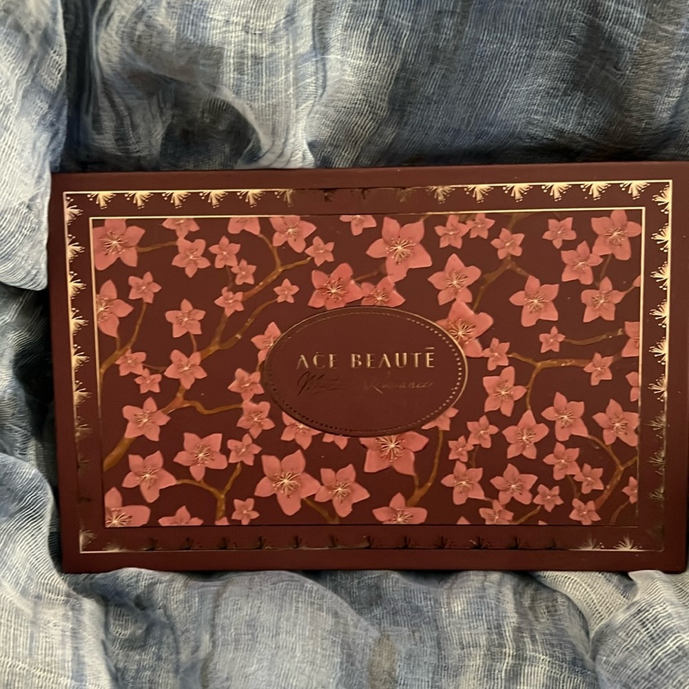 New Ace Beaute Mystic Romance eyeshadow palette